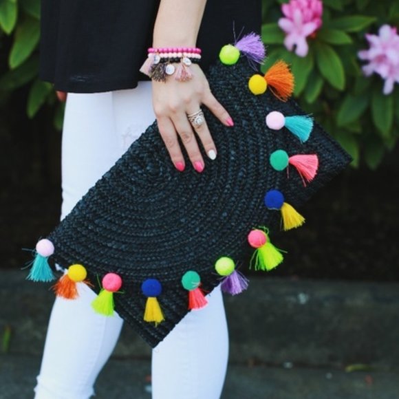 Handbags - SPRING SALE 🛍 Straw Clutch with Poms